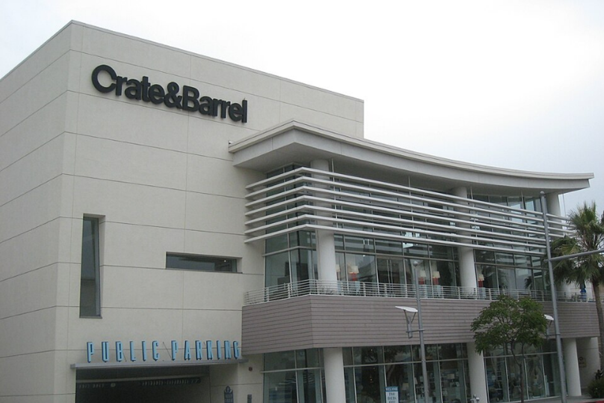 Crate and Barrel logo showing Helvetica Bold with the distinctive circular C character