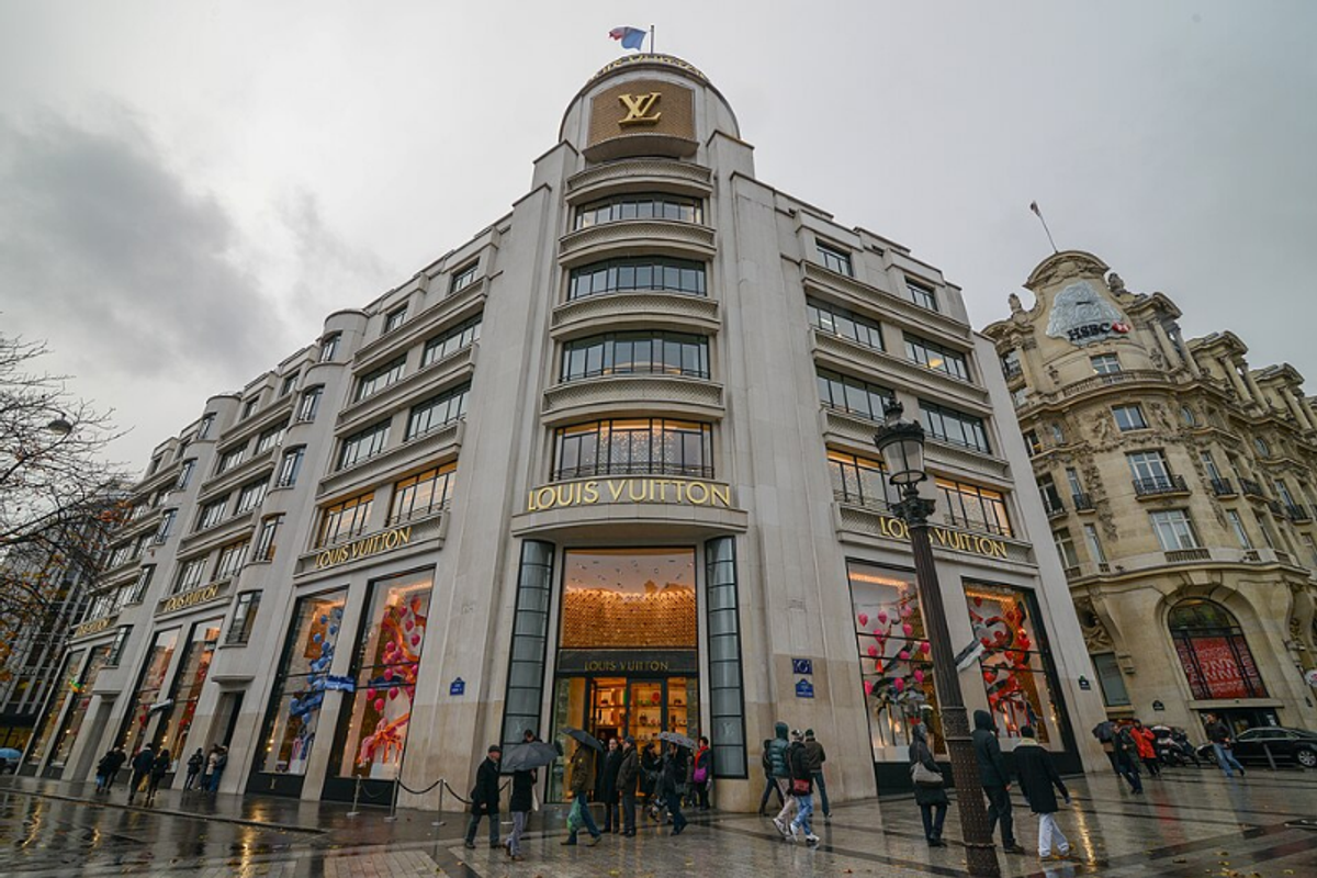 Louis Vuitton storefront with Futura Medium wordmark on marble facade